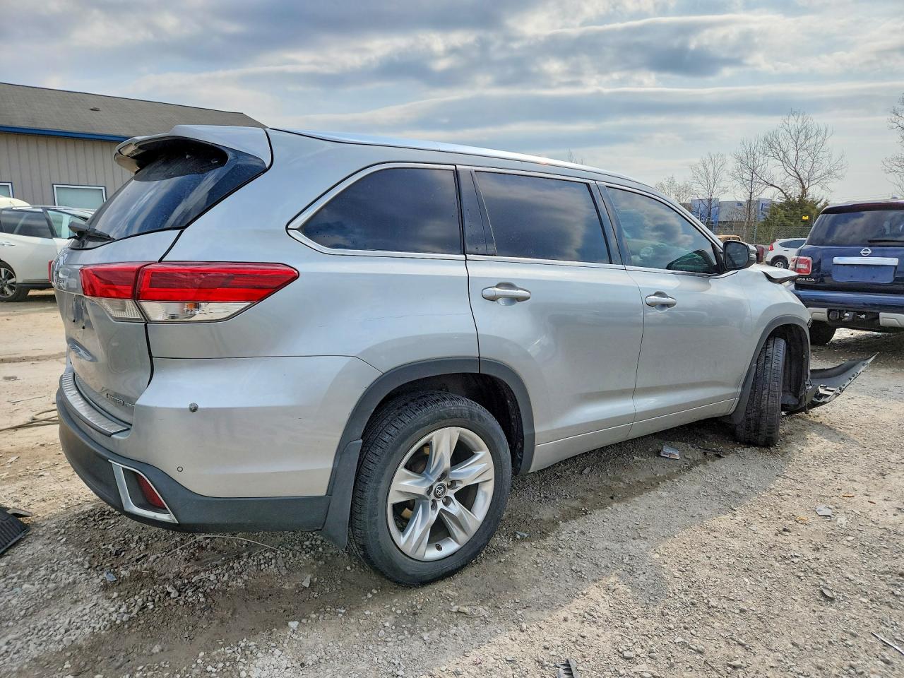 2017 TOYOTA HIGHLANDER LIMITED photo 3