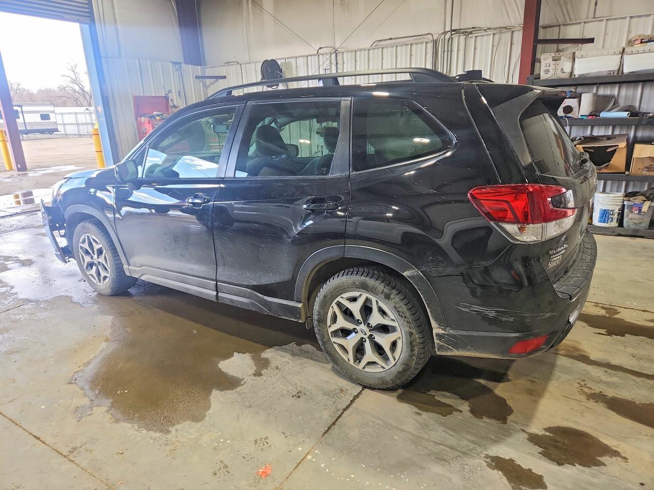 2020 SUBARU FORESTER PREMIUM photo 2