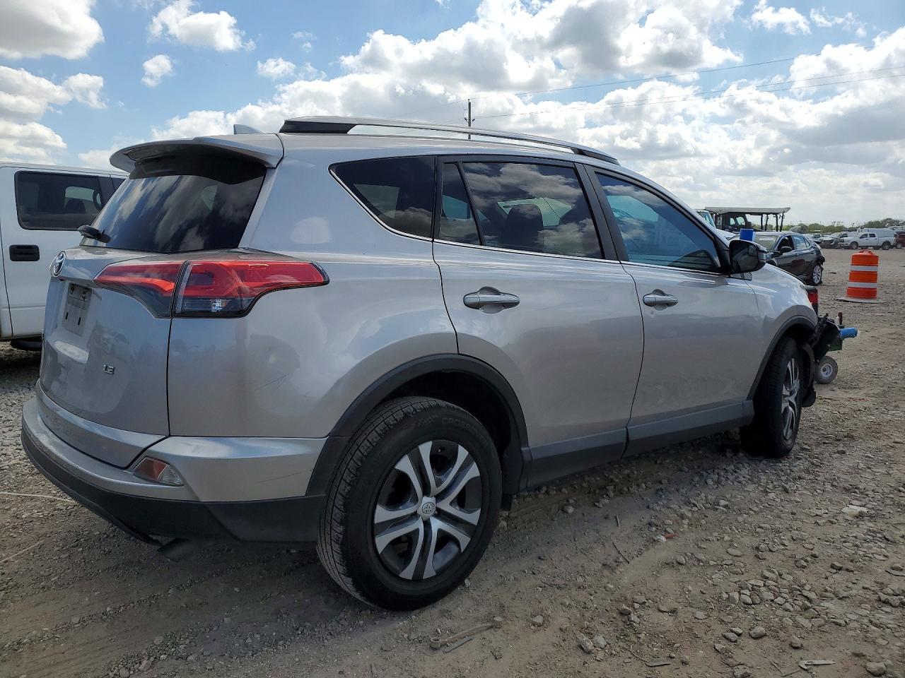 2017 TOYOTA RAV4 LE photo 7