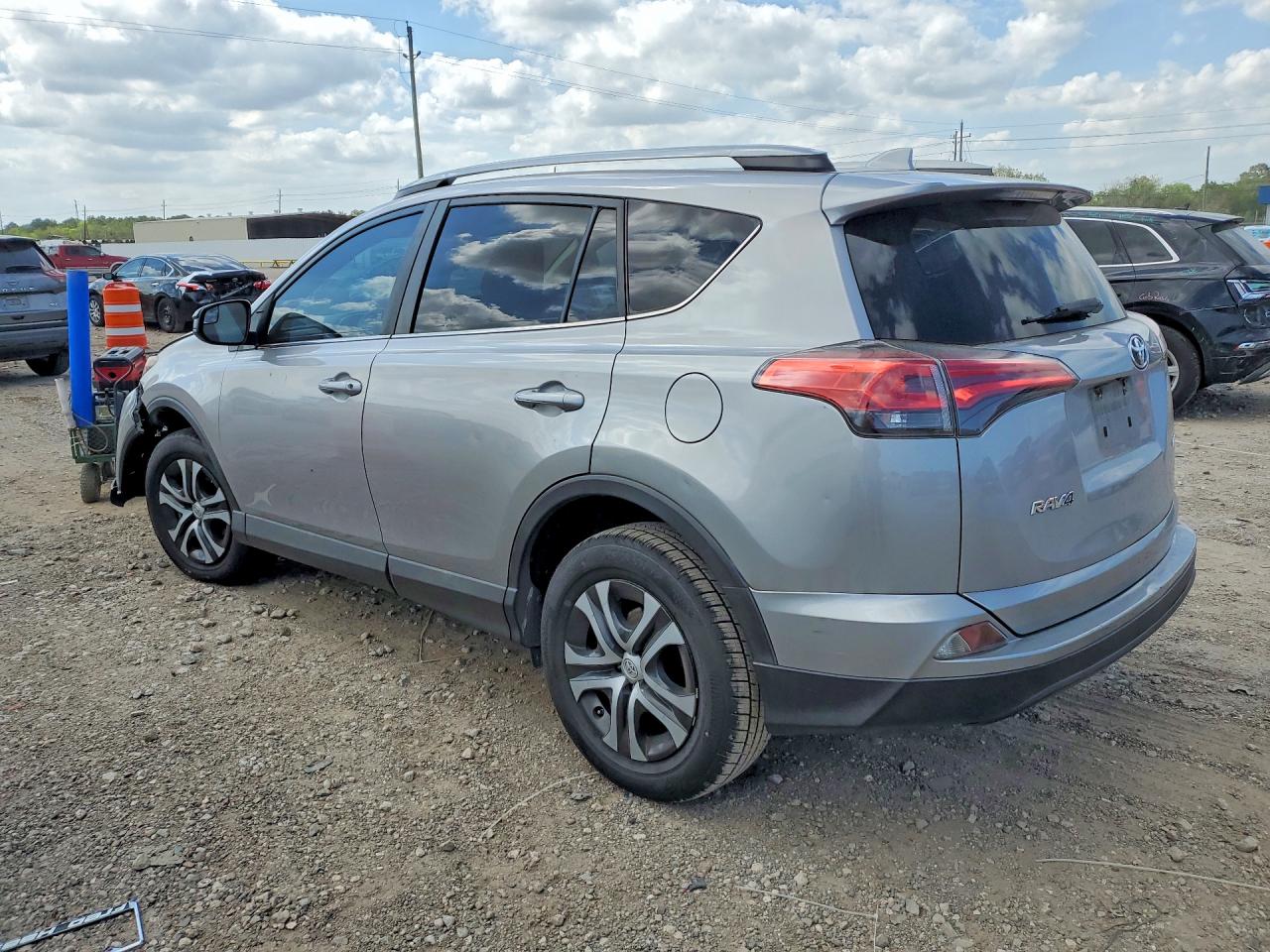 2017 TOYOTA RAV4 LE photo 4