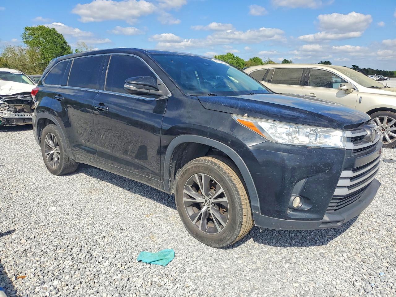 2017 TOYOTA HIGHLANDER LE PLUS photo 10