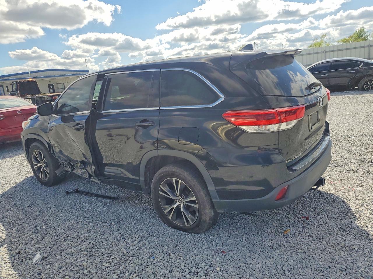 2017 TOYOTA HIGHLANDER LE PLUS photo 4