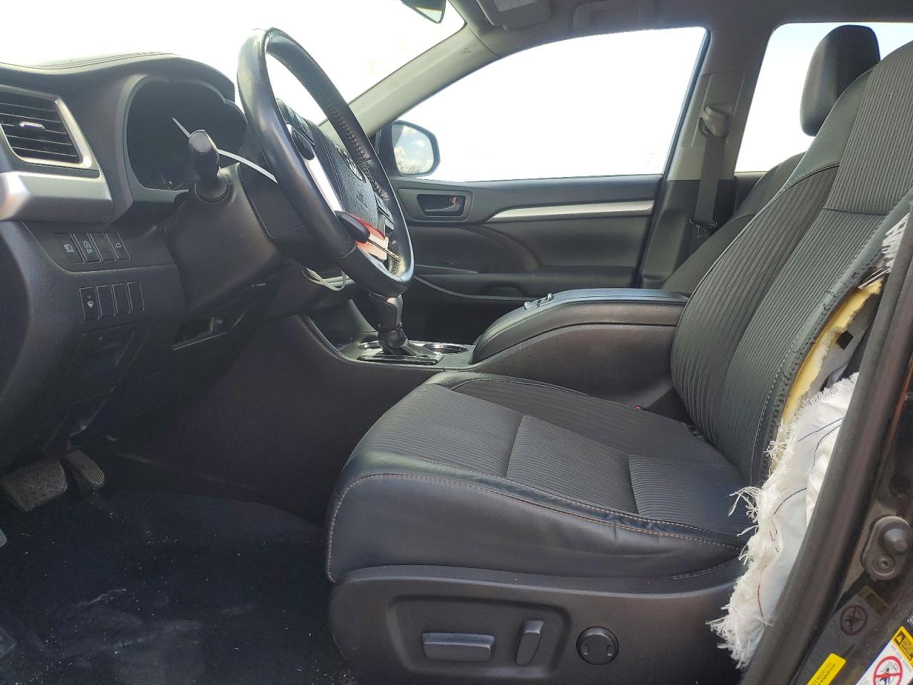 2017 TOYOTA HIGHLANDER LE PLUS photo 19
