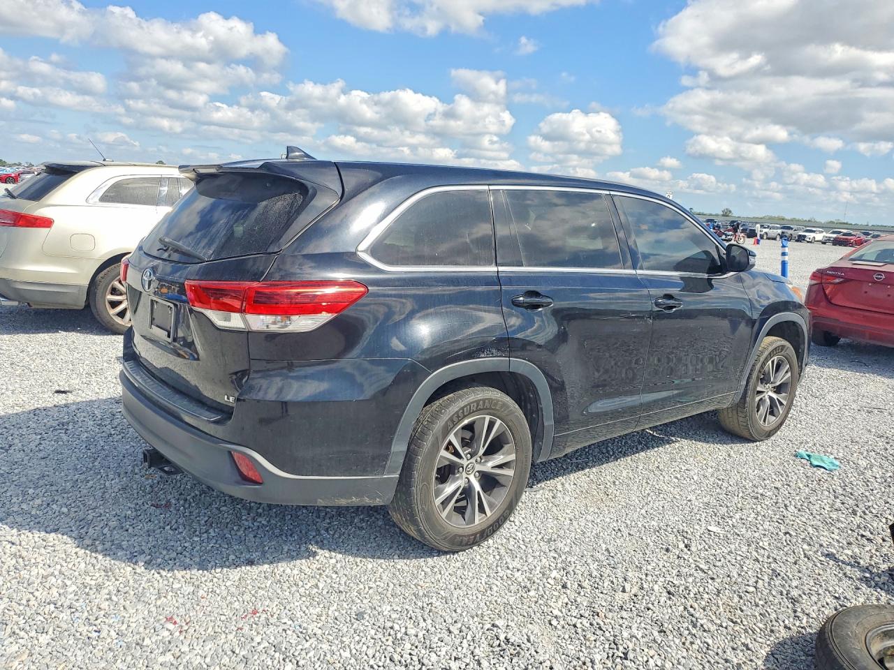 2017 TOYOTA HIGHLANDER LE PLUS photo 7