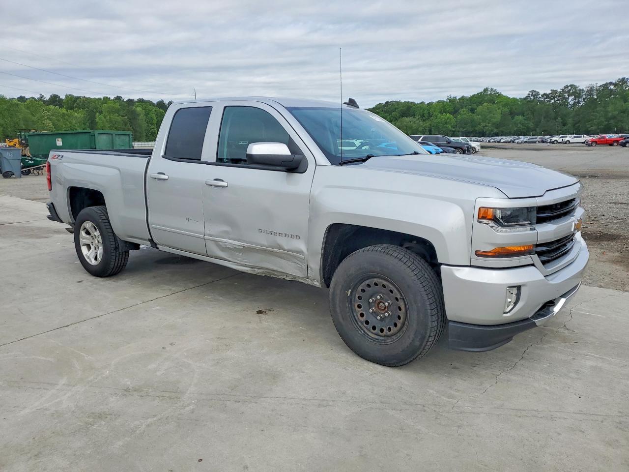 2017 CHEVROLET SILVERADO K1500 LT photo 10