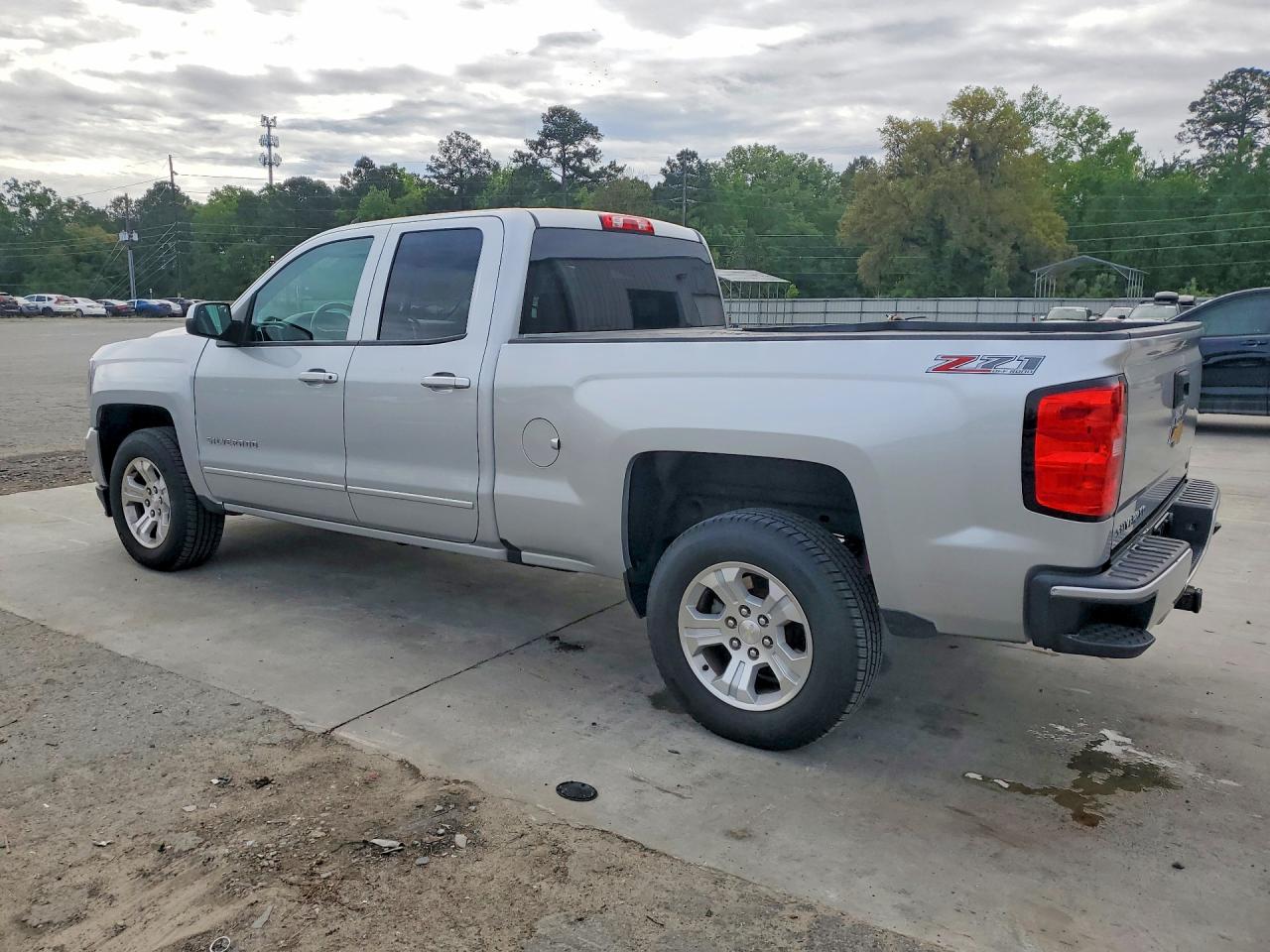 2017 CHEVROLET SILVERADO K1500 LT photo 4
