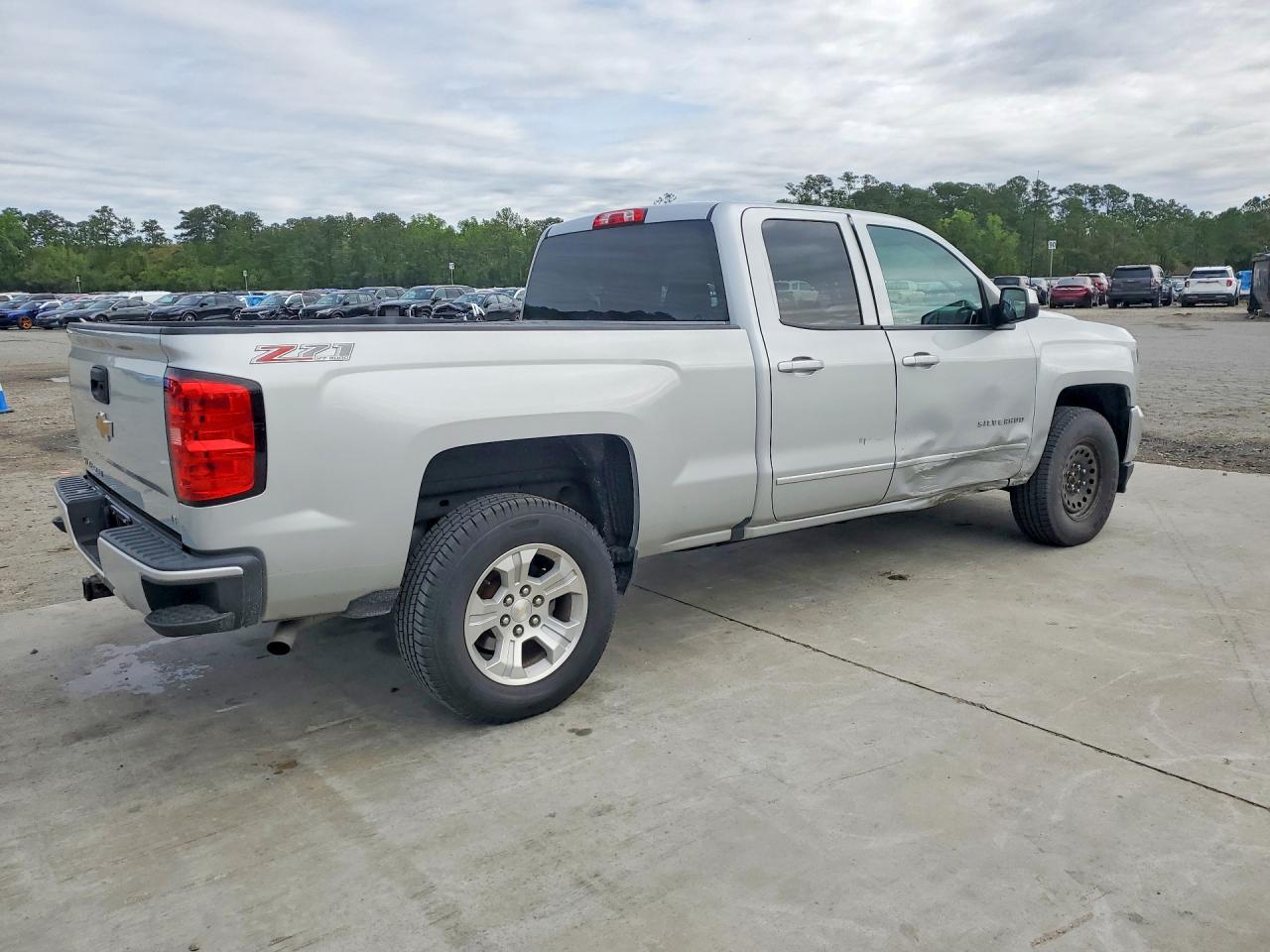 2017 CHEVROLET SILVERADO K1500 LT photo 7