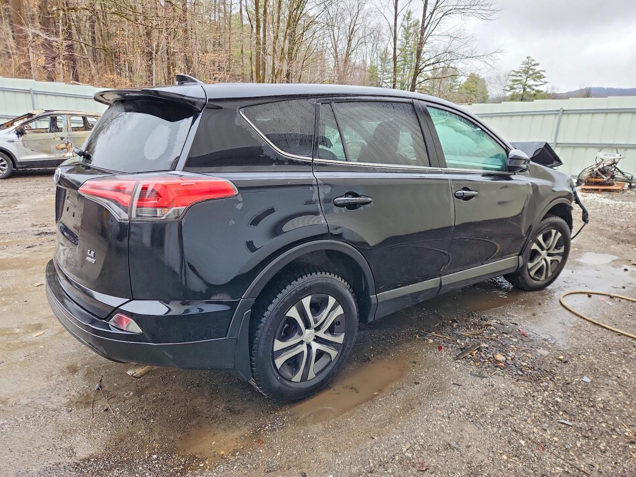 2018 TOYOTA RAV4 LE photo 5