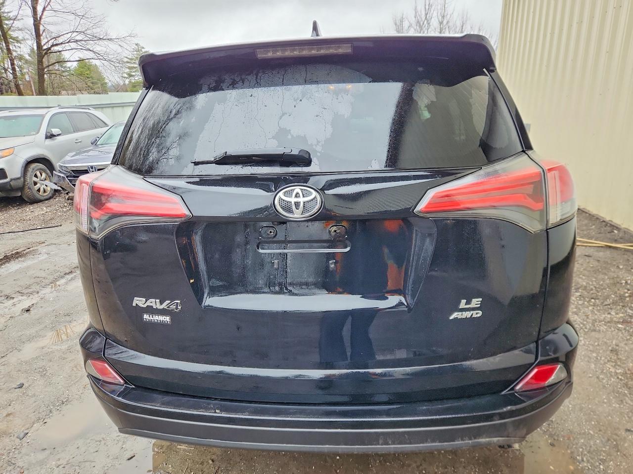 2018 TOYOTA RAV4 LE photo 11