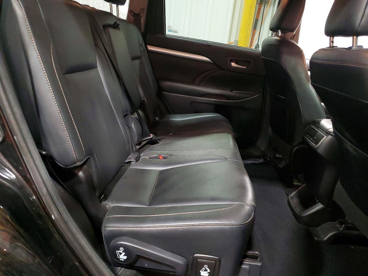 2017 TOYOTA HIGHLANDER XLE photo 11