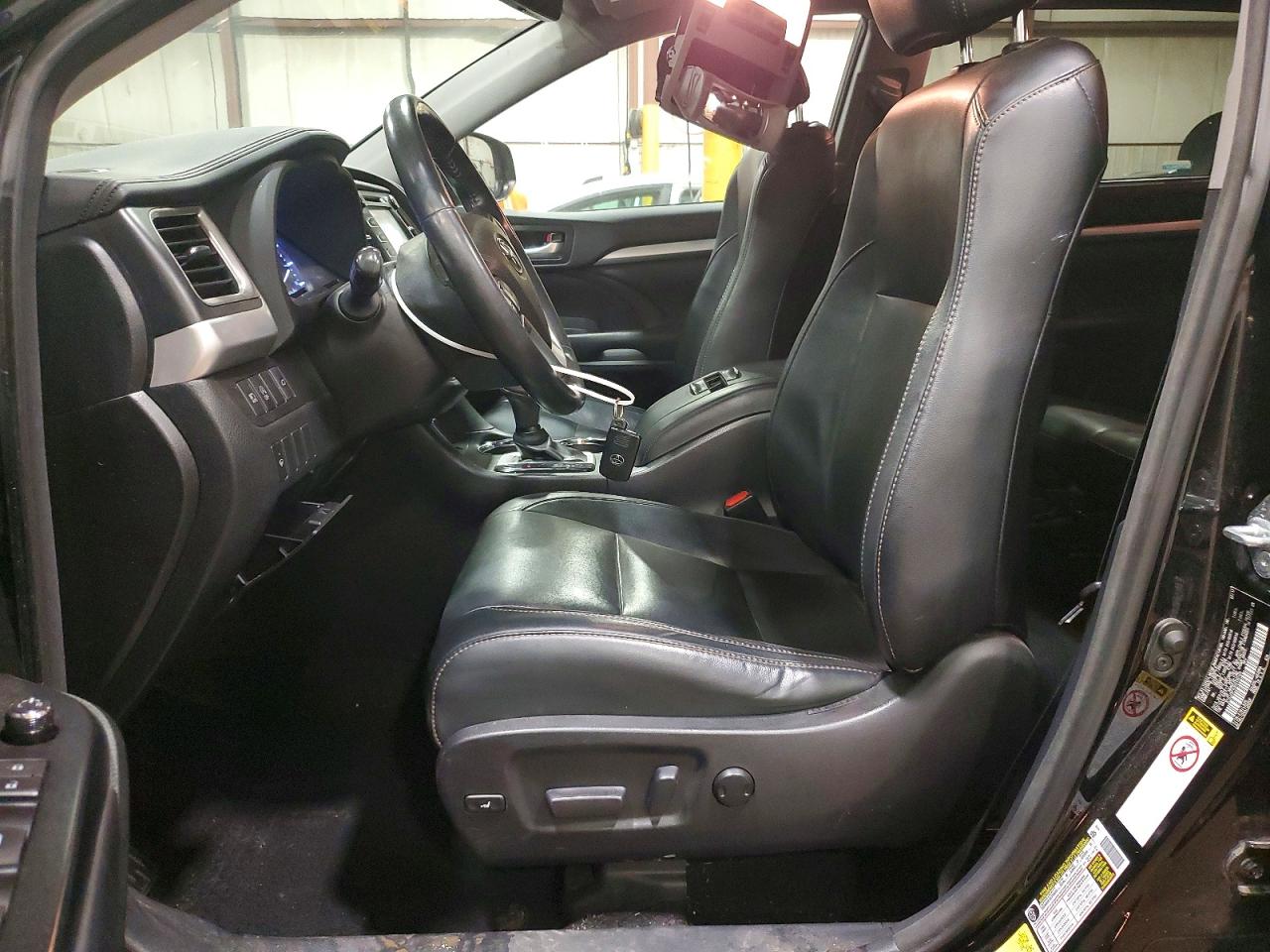 2017 TOYOTA HIGHLANDER XLE photo 7