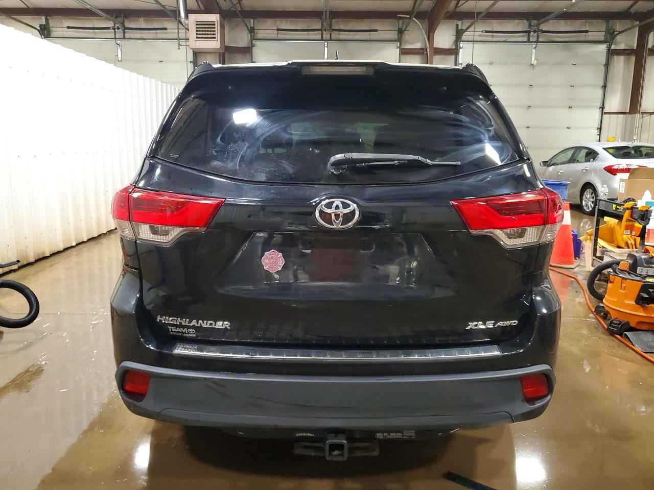 2017 TOYOTA HIGHLANDER XLE photo 6