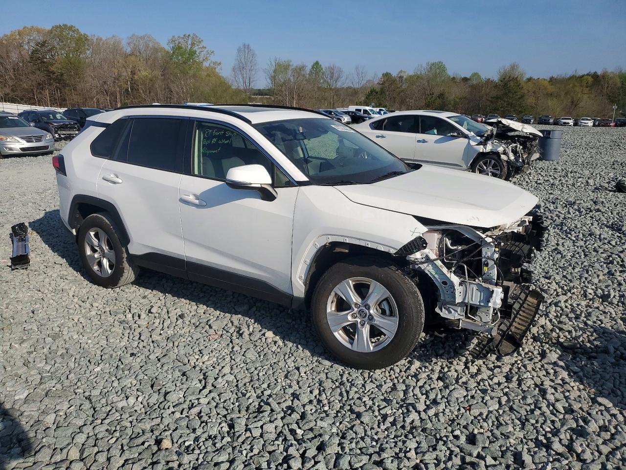 2019 TOYOTA RAV4 XLE photo 7
