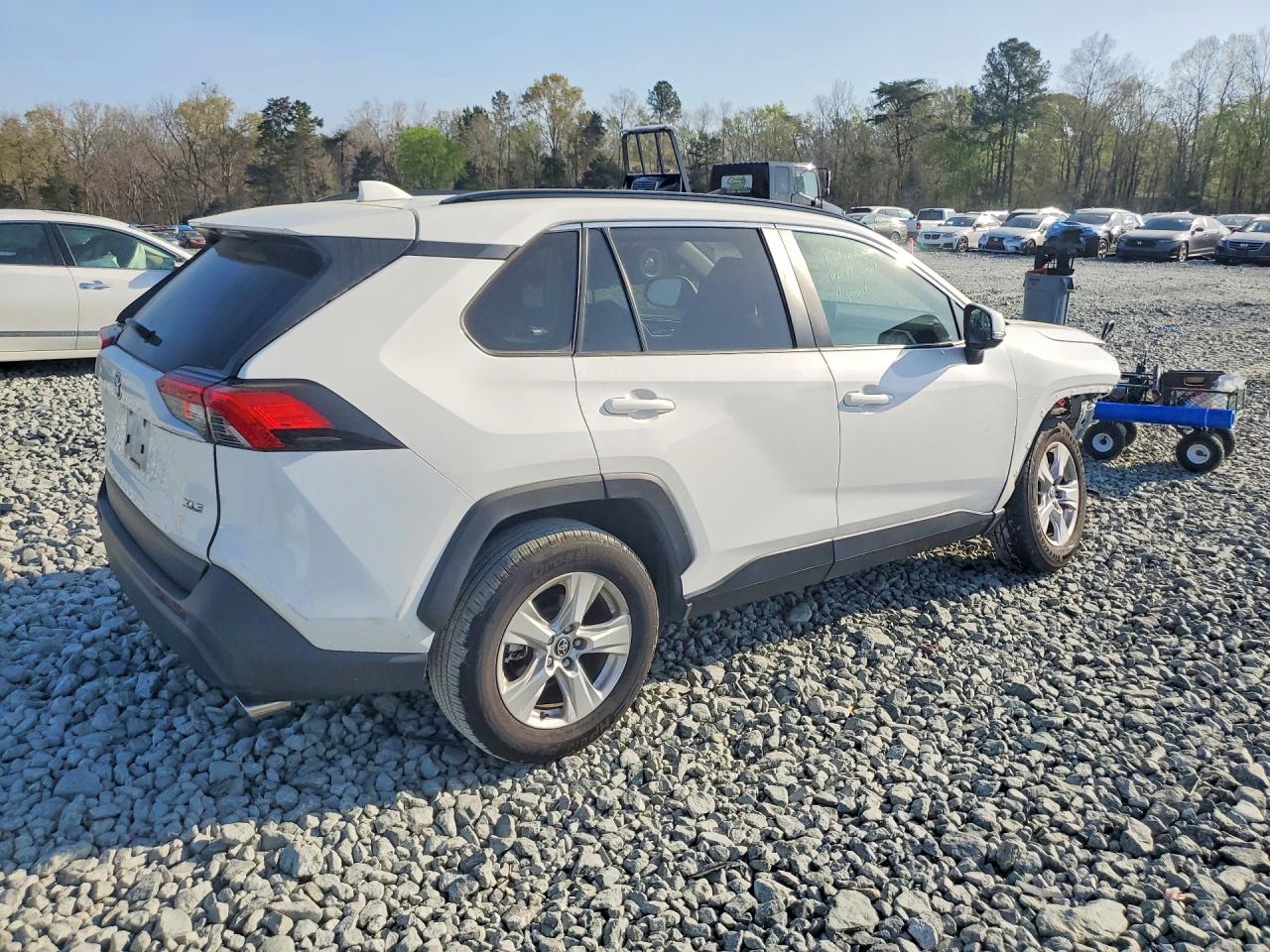 2019 TOYOTA RAV4 XLE photo 5