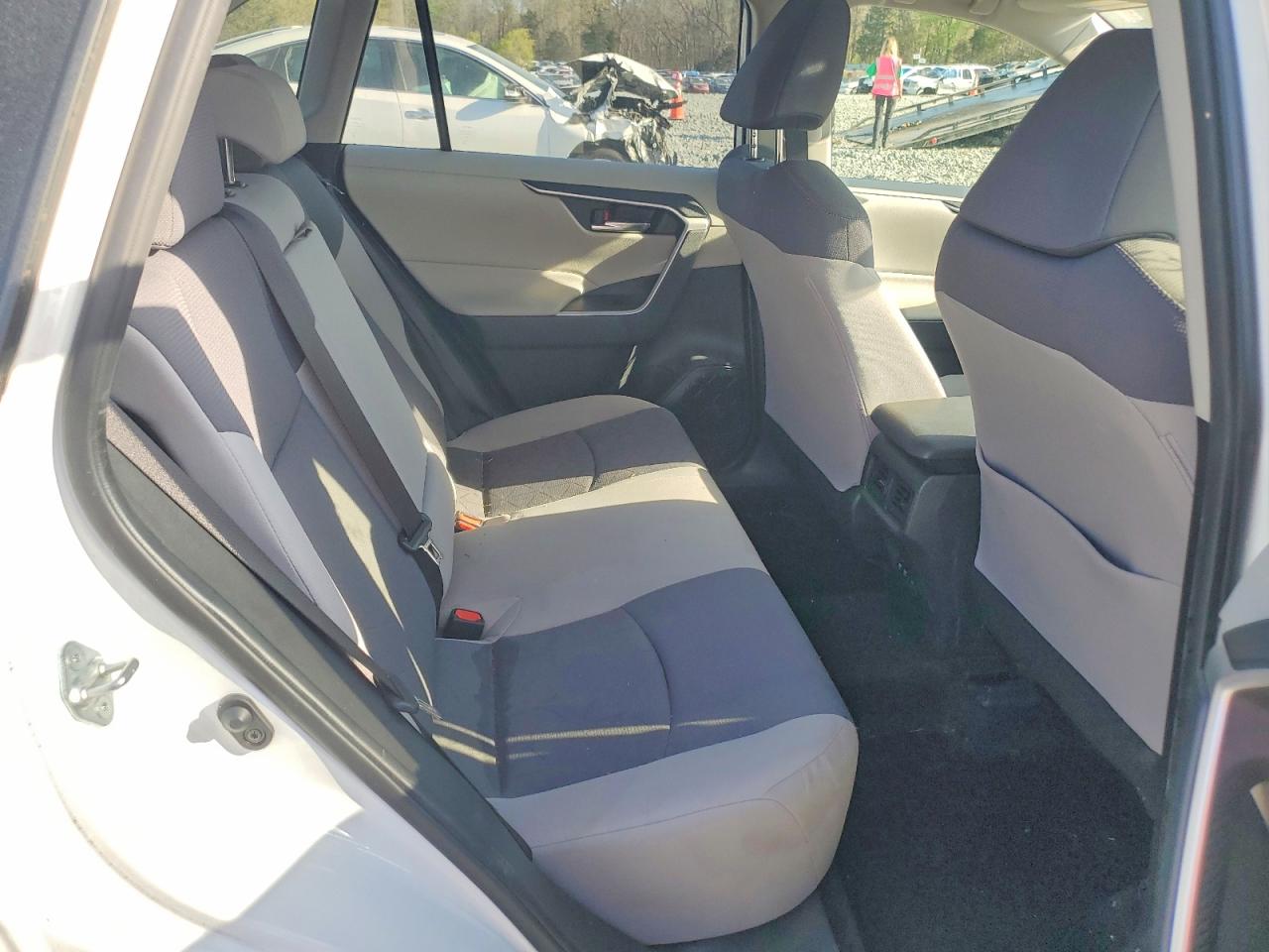 2019 TOYOTA RAV4 XLE photo 21