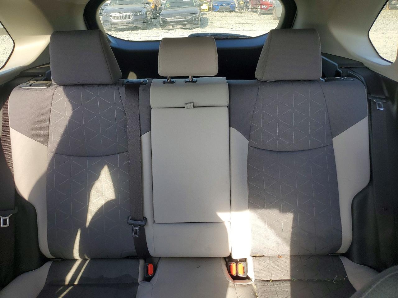 2019 TOYOTA RAV4 XLE photo 19