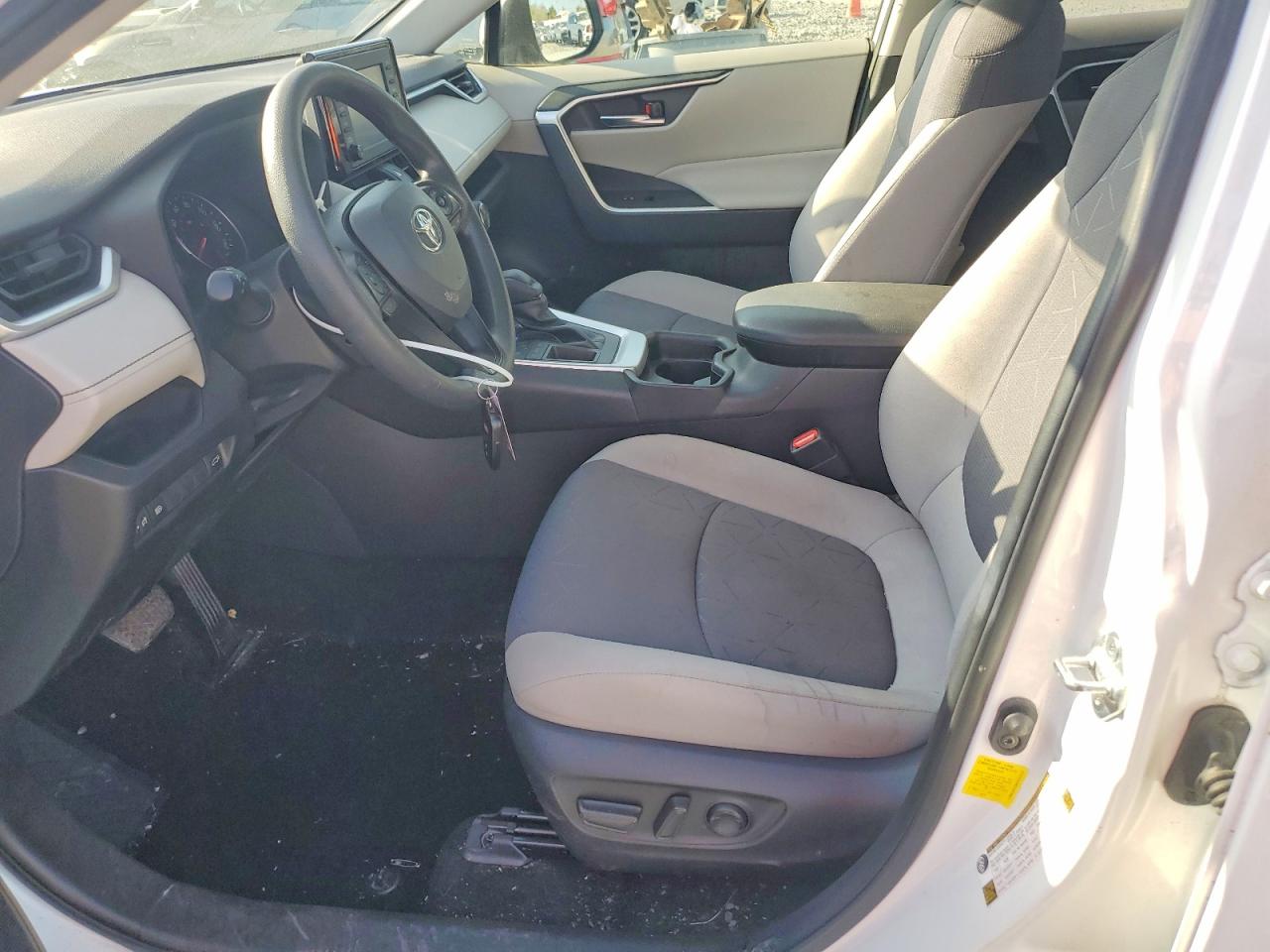 2019 TOYOTA RAV4 XLE photo 13