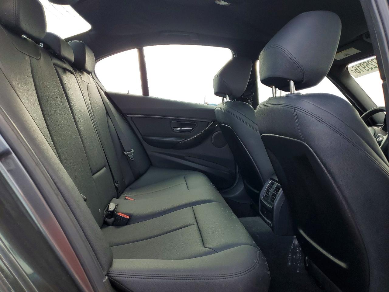 2017 BMW 320 I photo 28