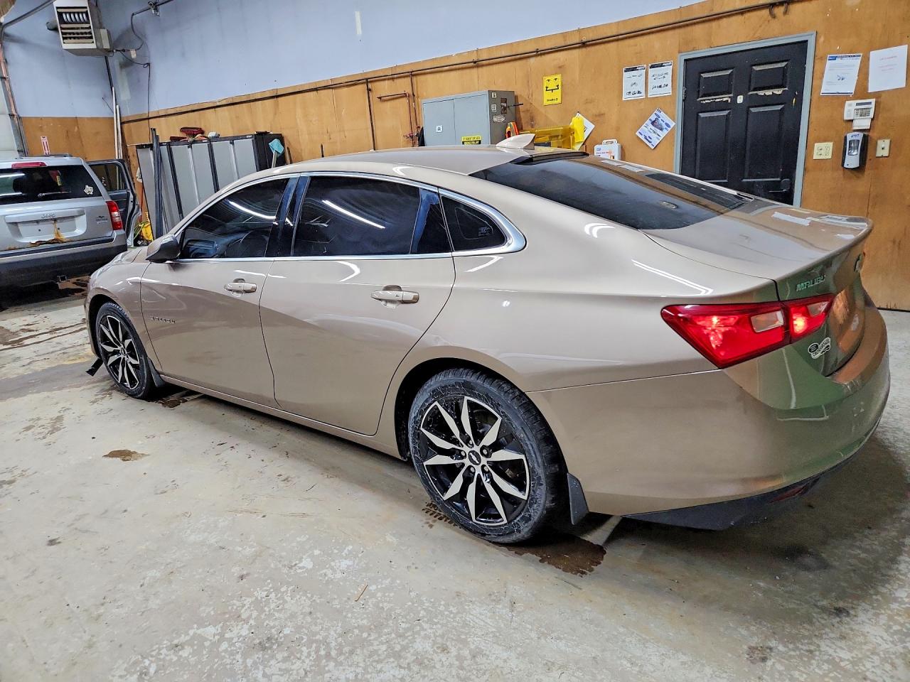 2018 CHEVROLET MALIBU LT photo 4