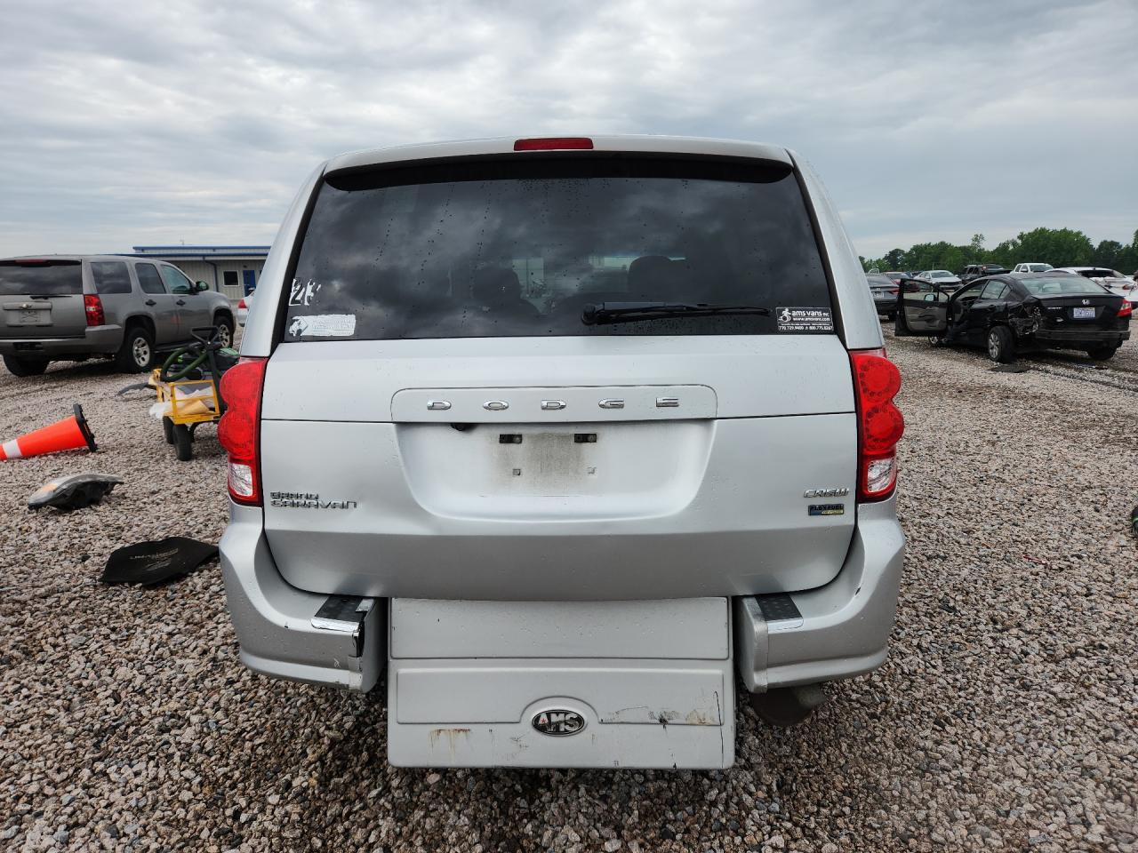 2011 DODGE GRAND CARAVAN CREW photo 16