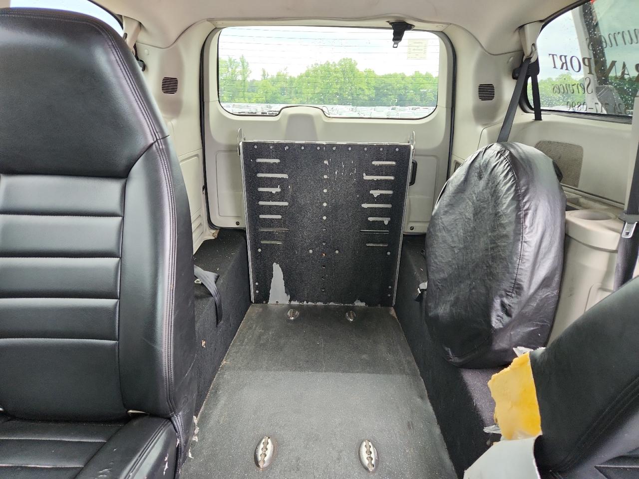 2011 DODGE GRAND CARAVAN CREW photo 28
