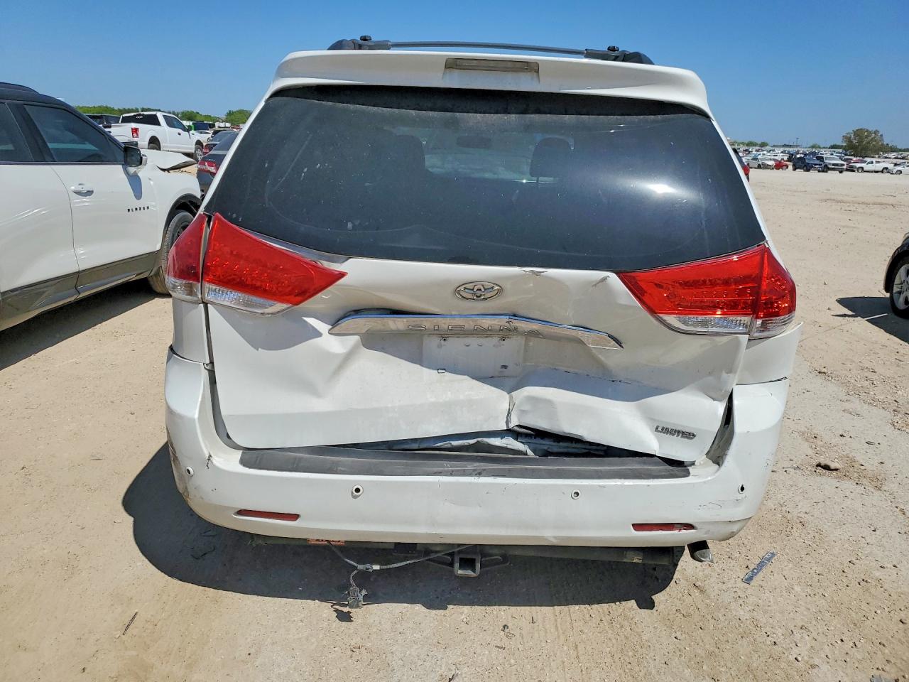 2014 TOYOTA SIENNA XLE 8-PASSENGER photo 6