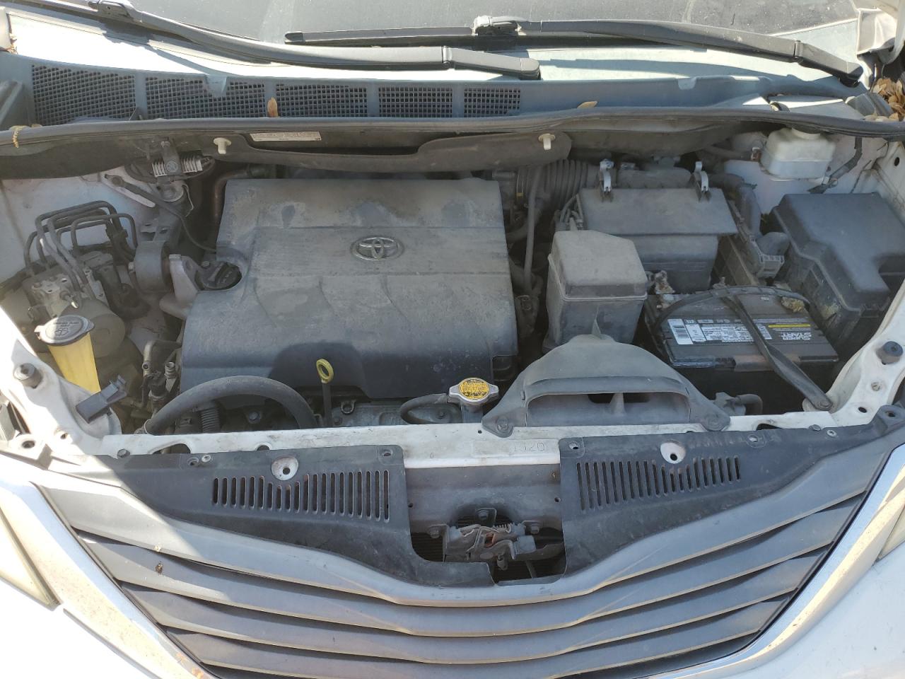 2014 TOYOTA SIENNA XLE 8-PASSENGER photo 12