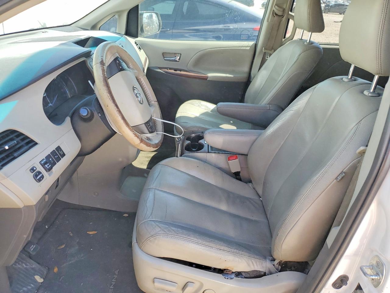 2014 TOYOTA SIENNA XLE 8-PASSENGER photo 7