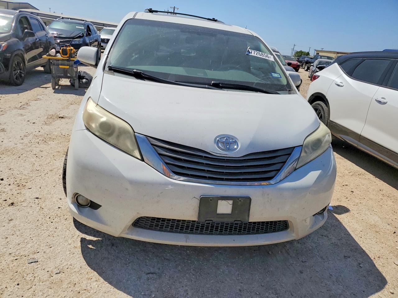 2014 TOYOTA SIENNA XLE 8-PASSENGER photo 5