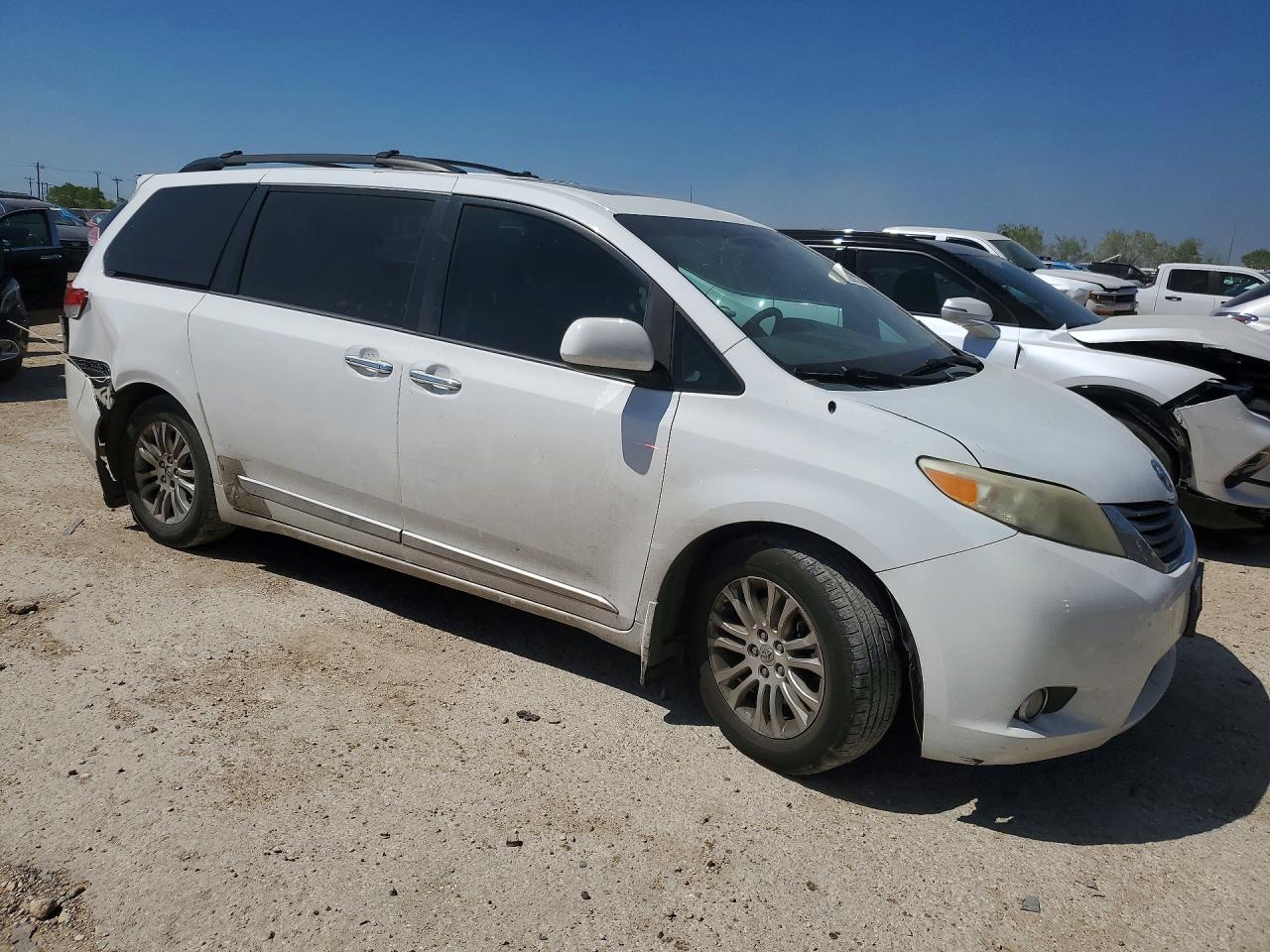 2014 TOYOTA SIENNA XLE 8-PASSENGER photo 4