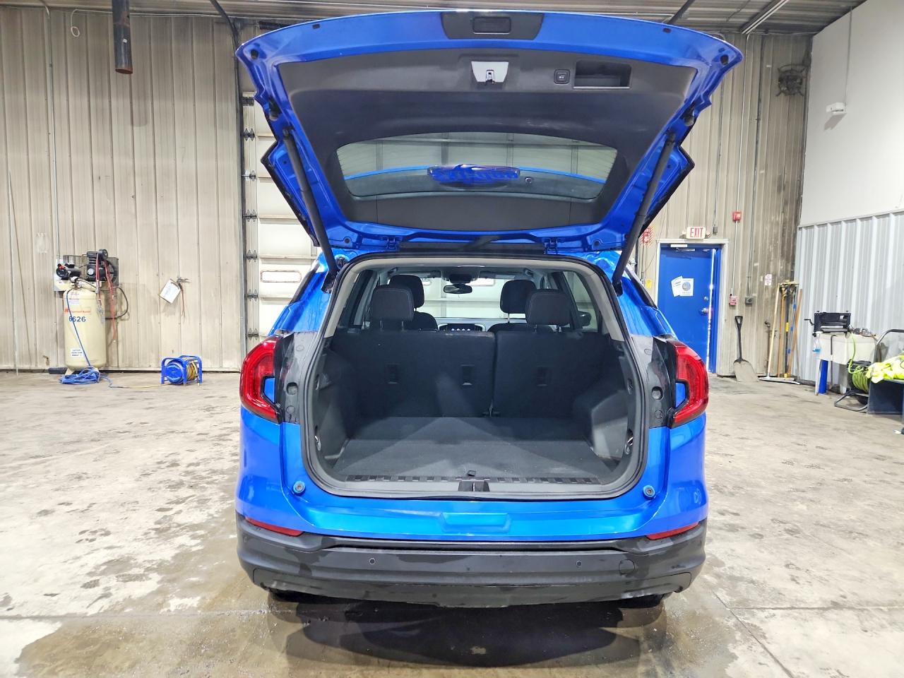 2024 GMC TERRAIN SLE photo 6