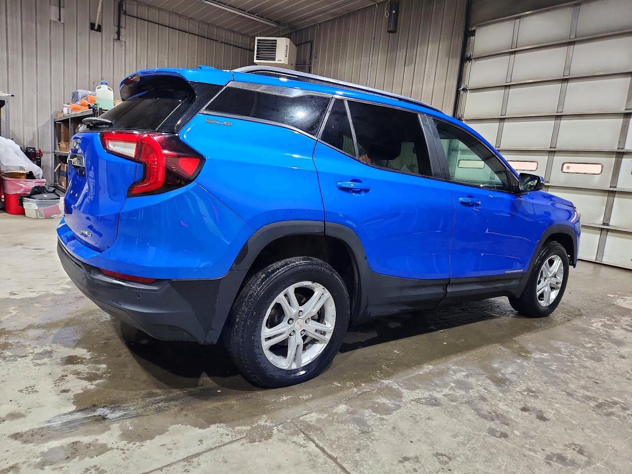 2024 GMC TERRAIN SLE photo 3