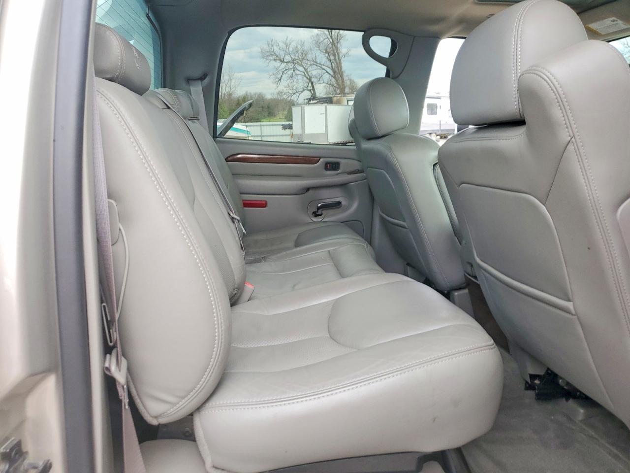 2004 CADILLAC ESCALADE EXT photo 19