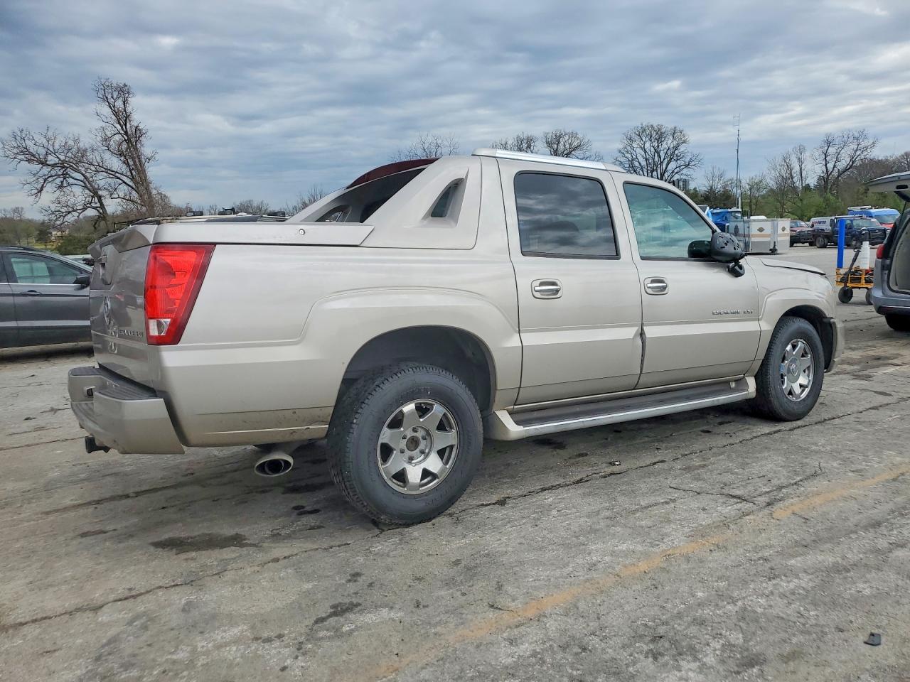 2004 CADILLAC ESCALADE EXT photo 5