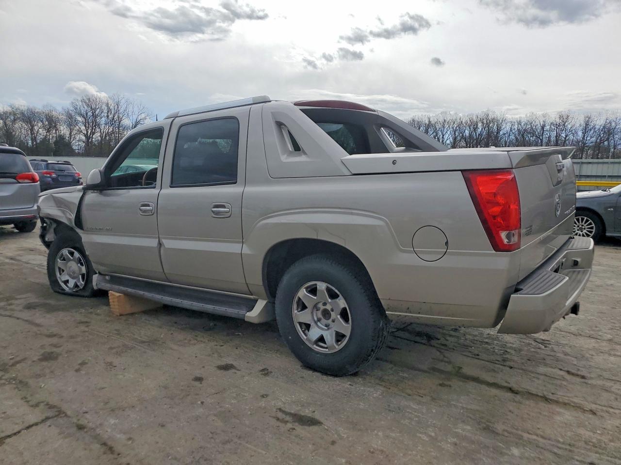2004 CADILLAC ESCALADE EXT photo 3