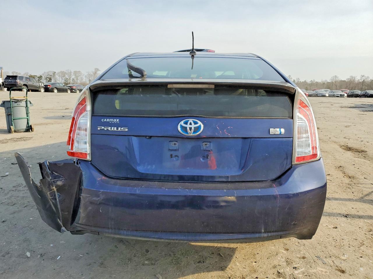 2015 TOYOTA PRIUS THREE photo 11