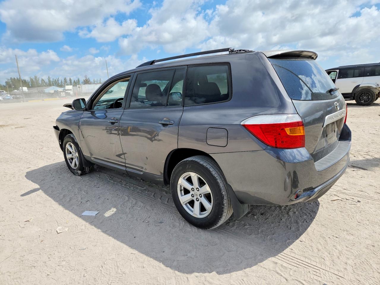 2010 TOYOTA HIGHLANDER BASE photo 3