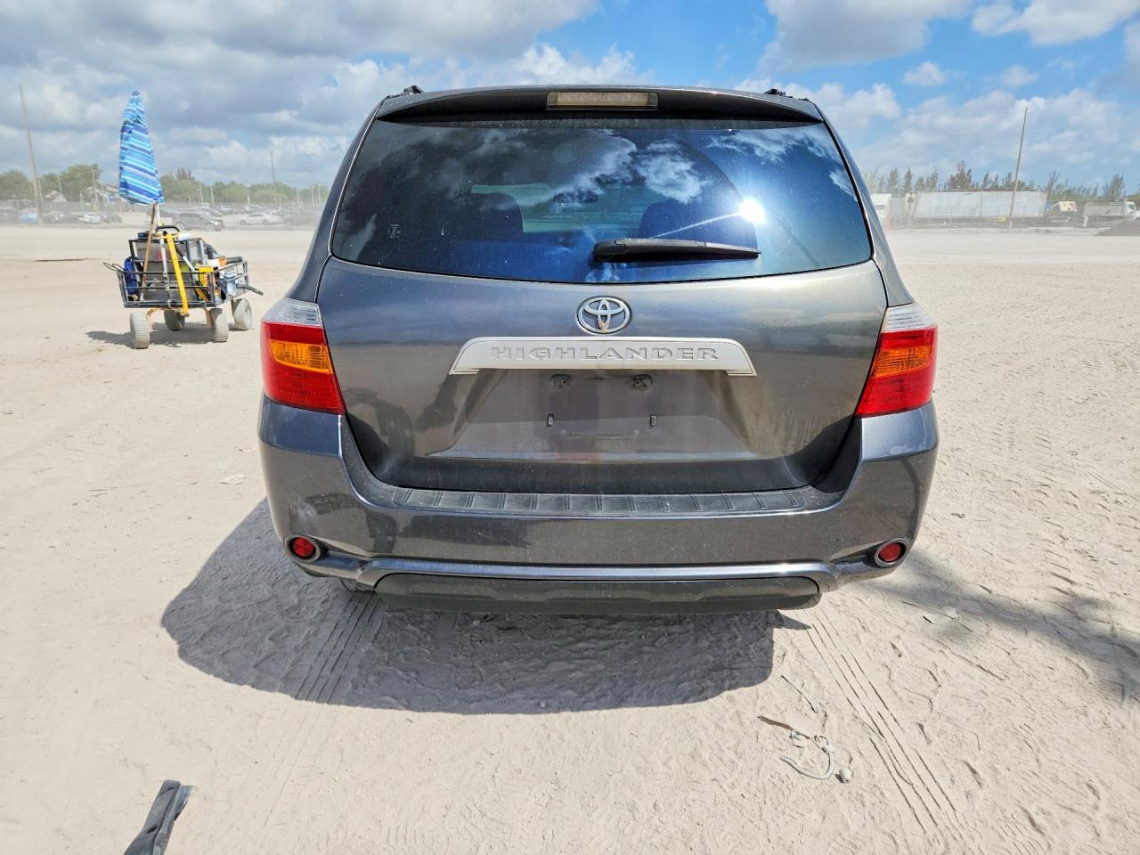 2010 TOYOTA HIGHLANDER BASE photo 11