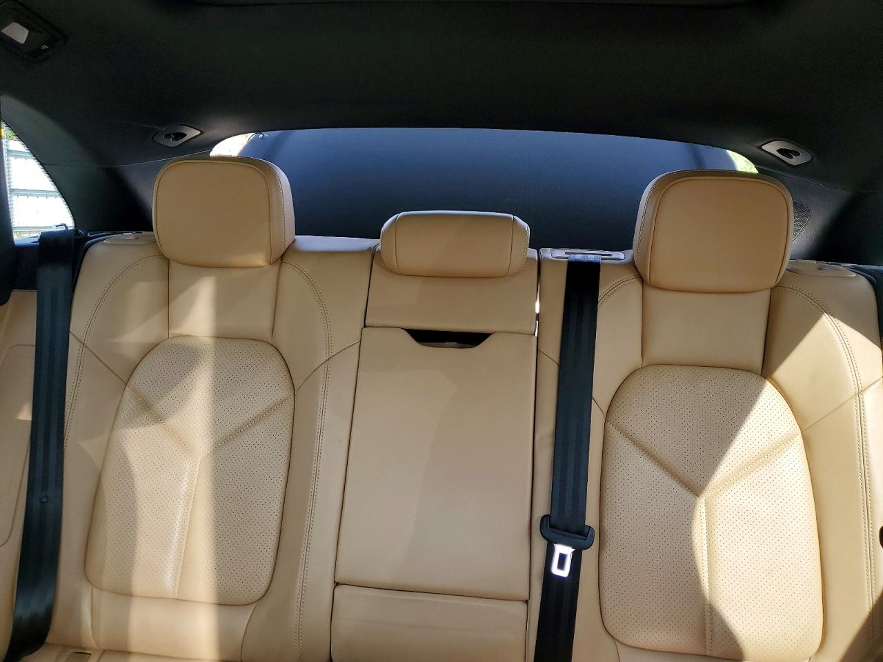 2018 PORSCHE MACAN photo 19