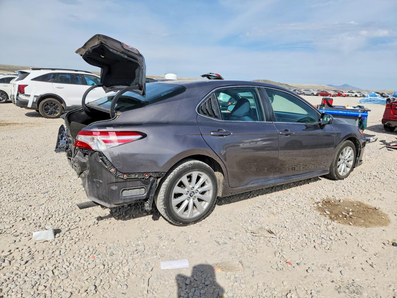 2018 TOYOTA CAMRY LE photo 5