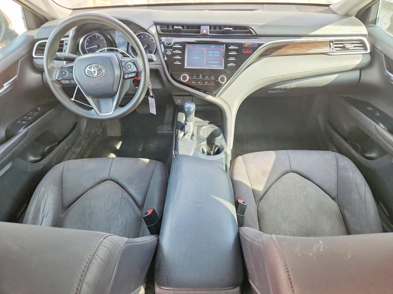 2018 TOYOTA CAMRY LE photo 15