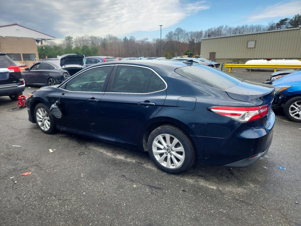 2019 TOYOTA CAMRY photo 4