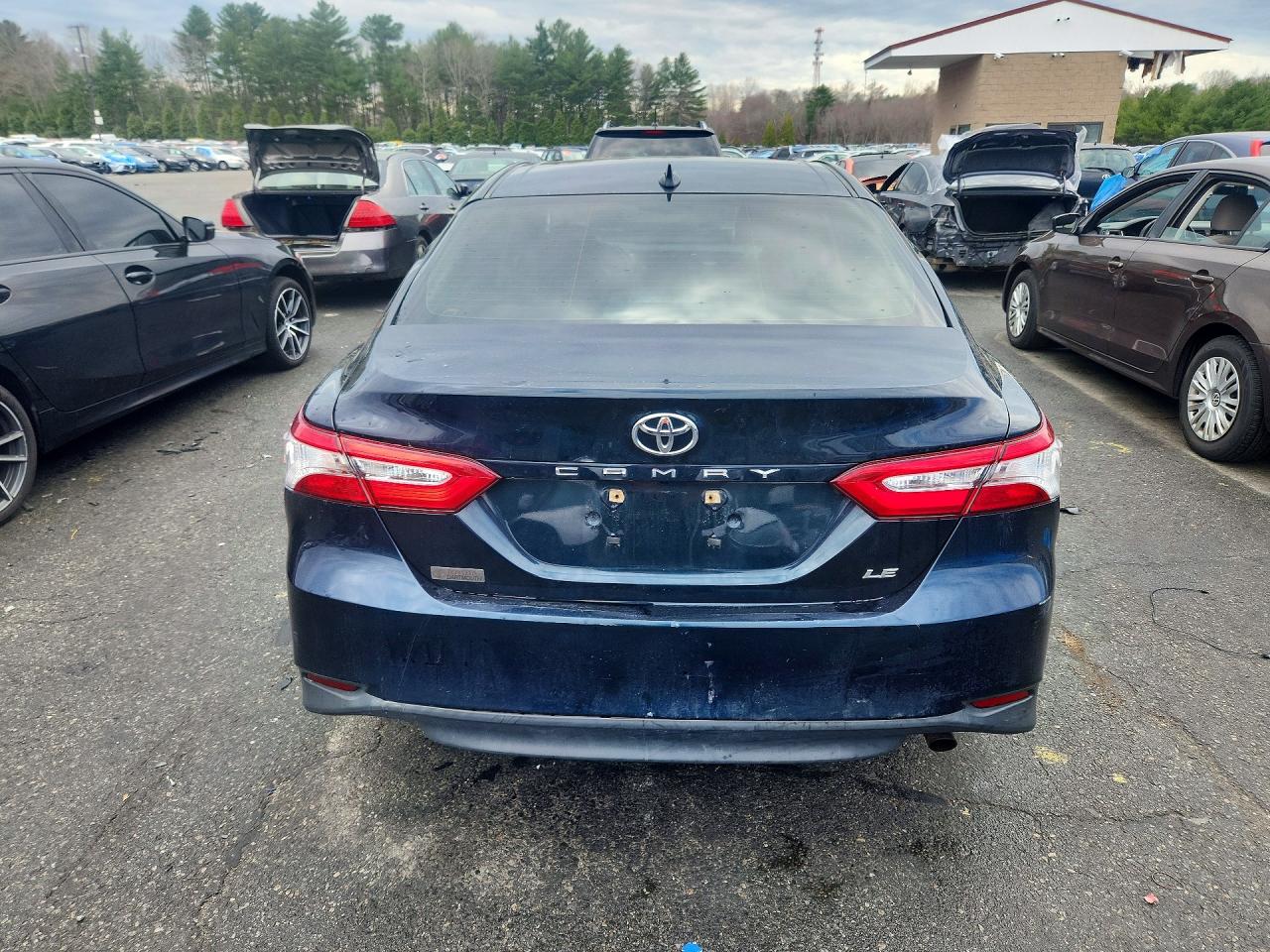 2019 TOYOTA CAMRY photo 16