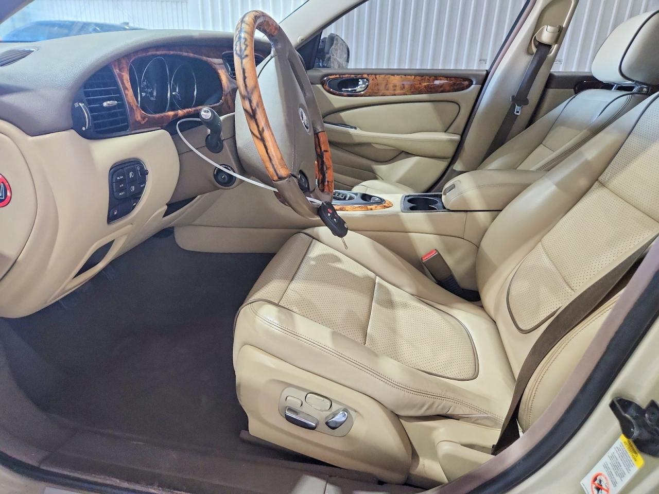 2008 JAGUAR XJ8 photo 19