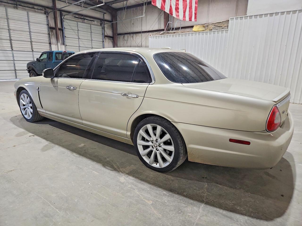 2008 JAGUAR XJ8 photo 4