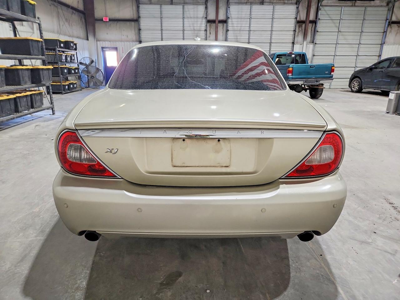 2008 JAGUAR XJ8 photo 16
