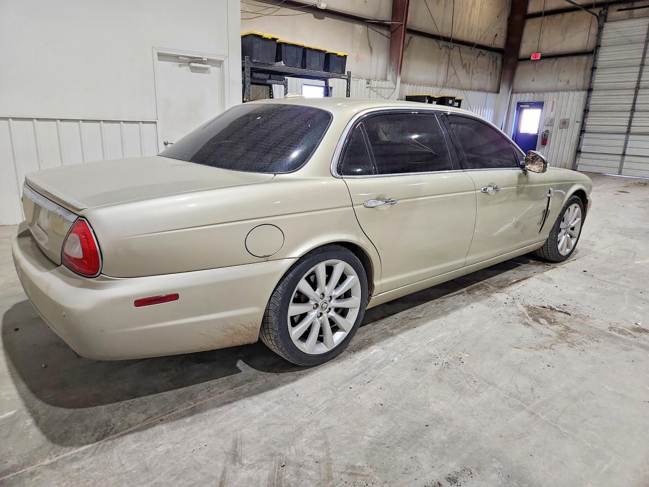 2008 JAGUAR XJ8 photo 7