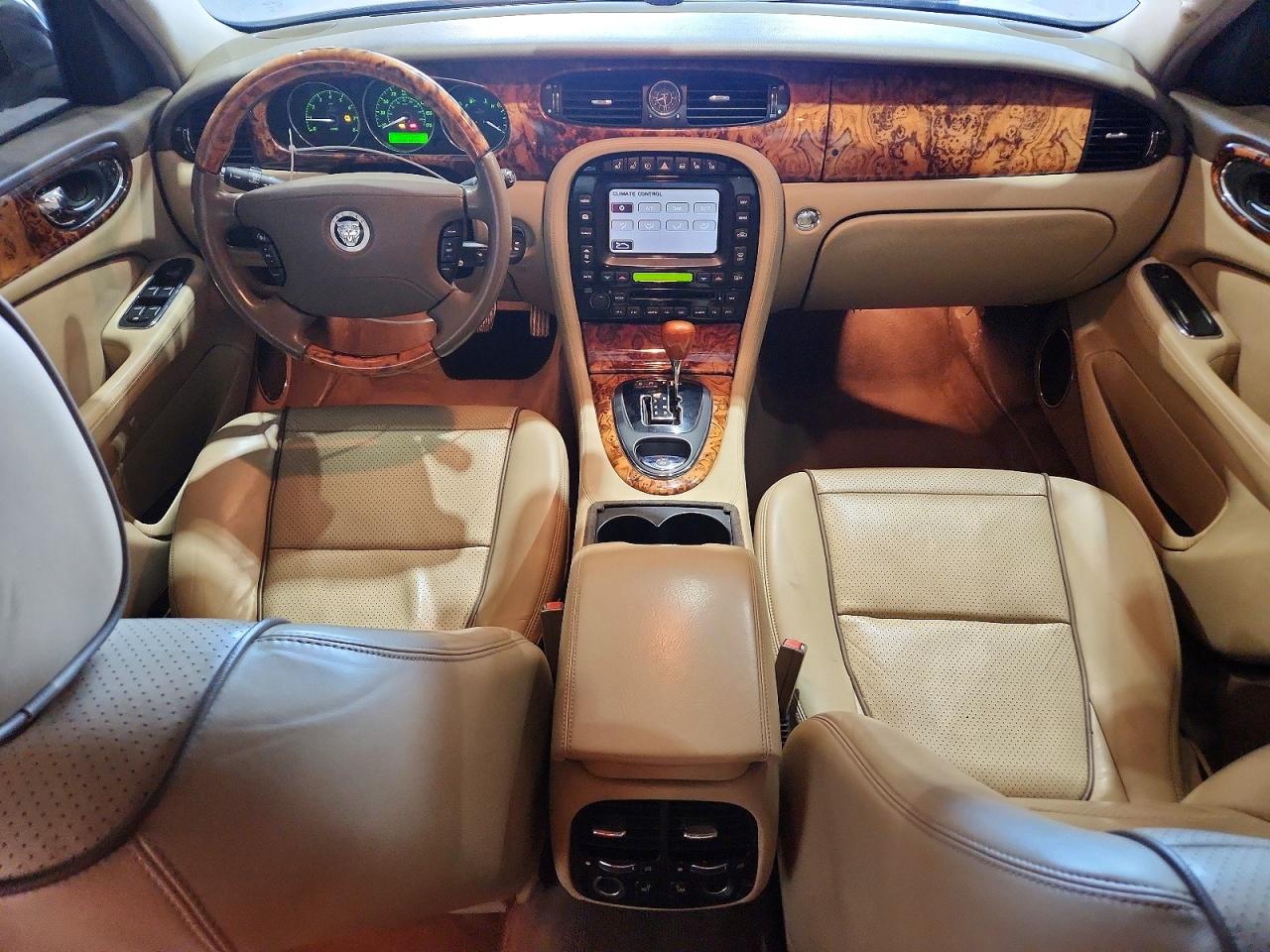2008 JAGUAR XJ8 photo 22