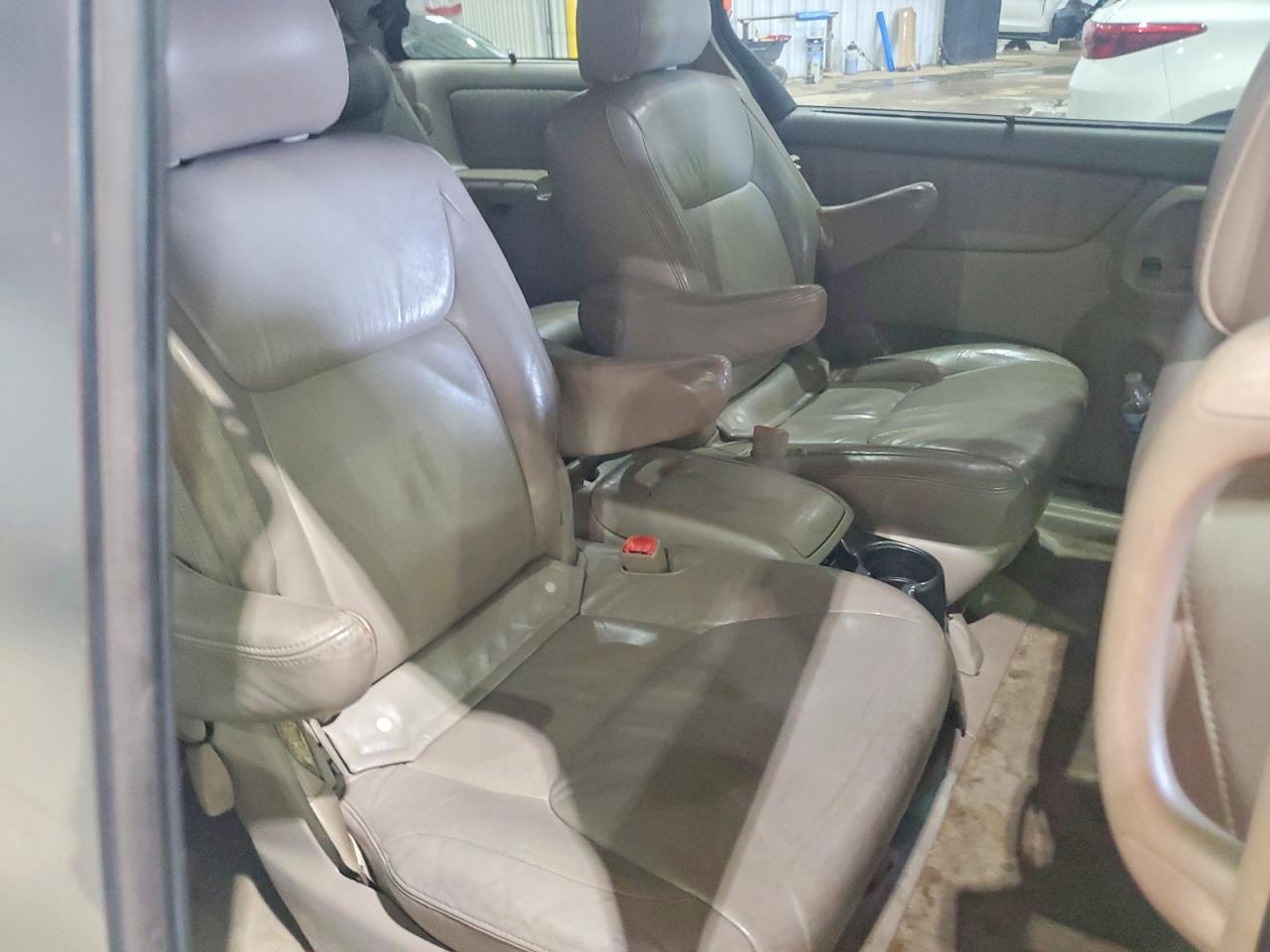 2006 TOYOTA SIENNA XLE LIMITED 7 PASSENGER photo 31
