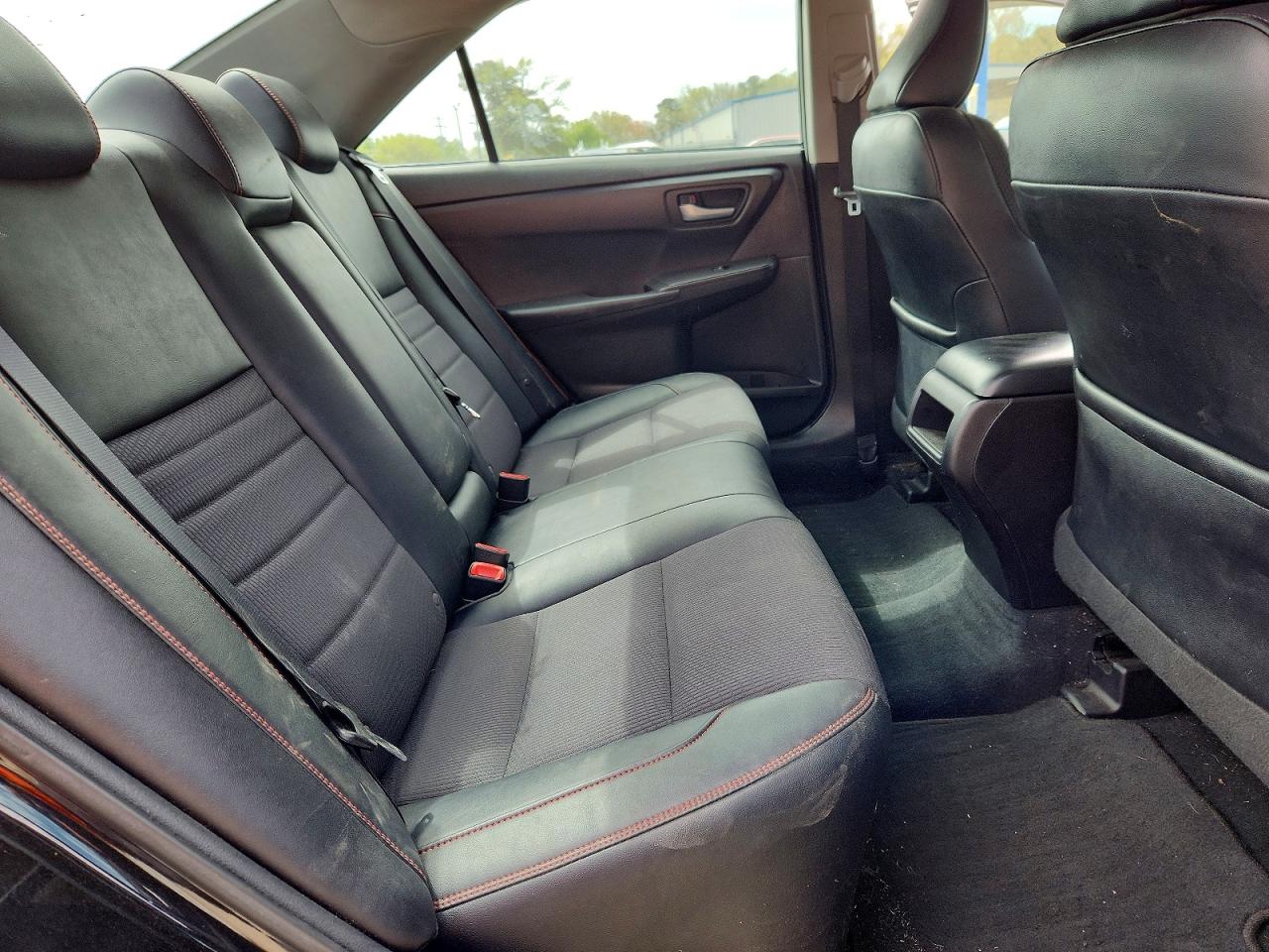 2017 TOYOTA CAMRY SE photo 19